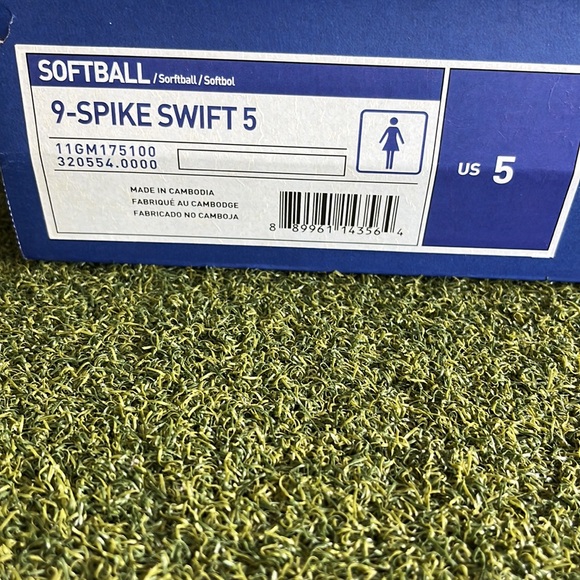 New in box Mizuno US women’s 6 gray 9 Spike Swift softball shoe - Picture 2 of 12